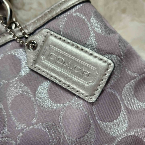Vintage 2011 Coach Soho East West Signature Tote - Lilac & Metallic Silver - Picture 3 of 16